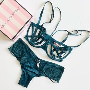 32DD MEDIUM Victoria’s Secret green harness bra set